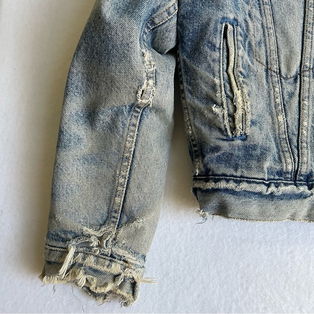 Vintage Levi's Blue Denim Sherpa-Lined Distressed Trucker Jean Jacket - Picture 11 of 15